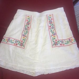 super cute embroidered skirt !!